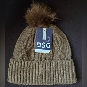 NWT DSG Womens Girls Beanie With Pom